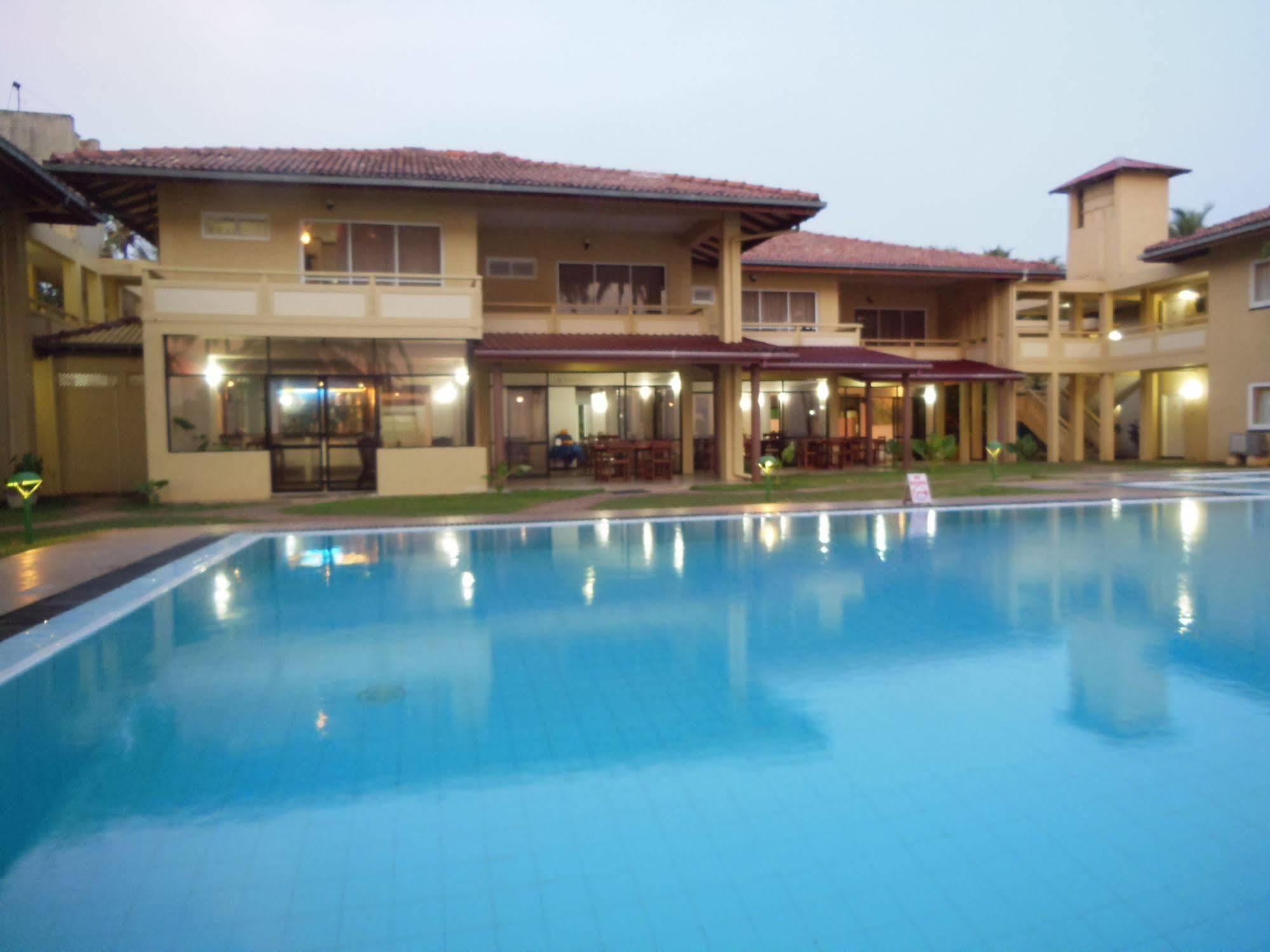 Sanmali Beach Hotel Marawila Exteriör bild